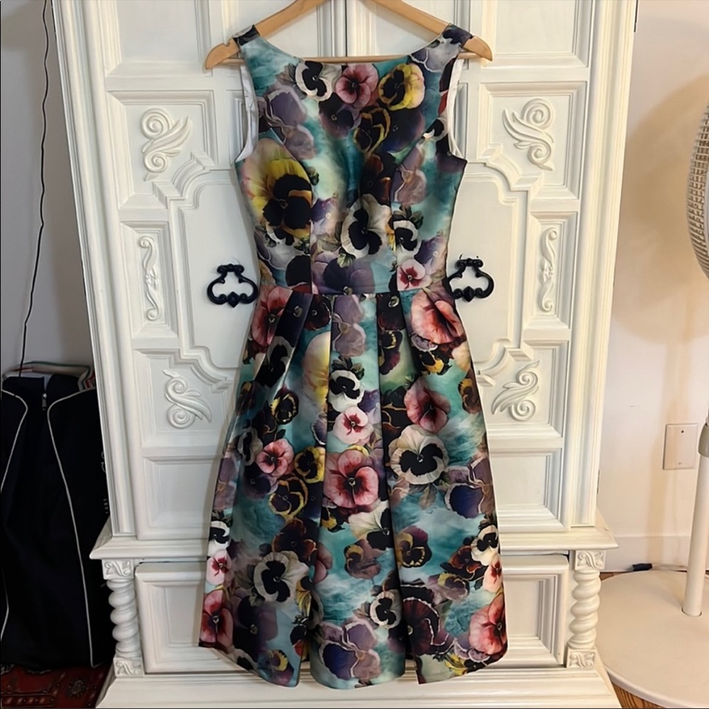 New with tags Chi Chi London Pansies Party Dress Size 4 US 8 UK